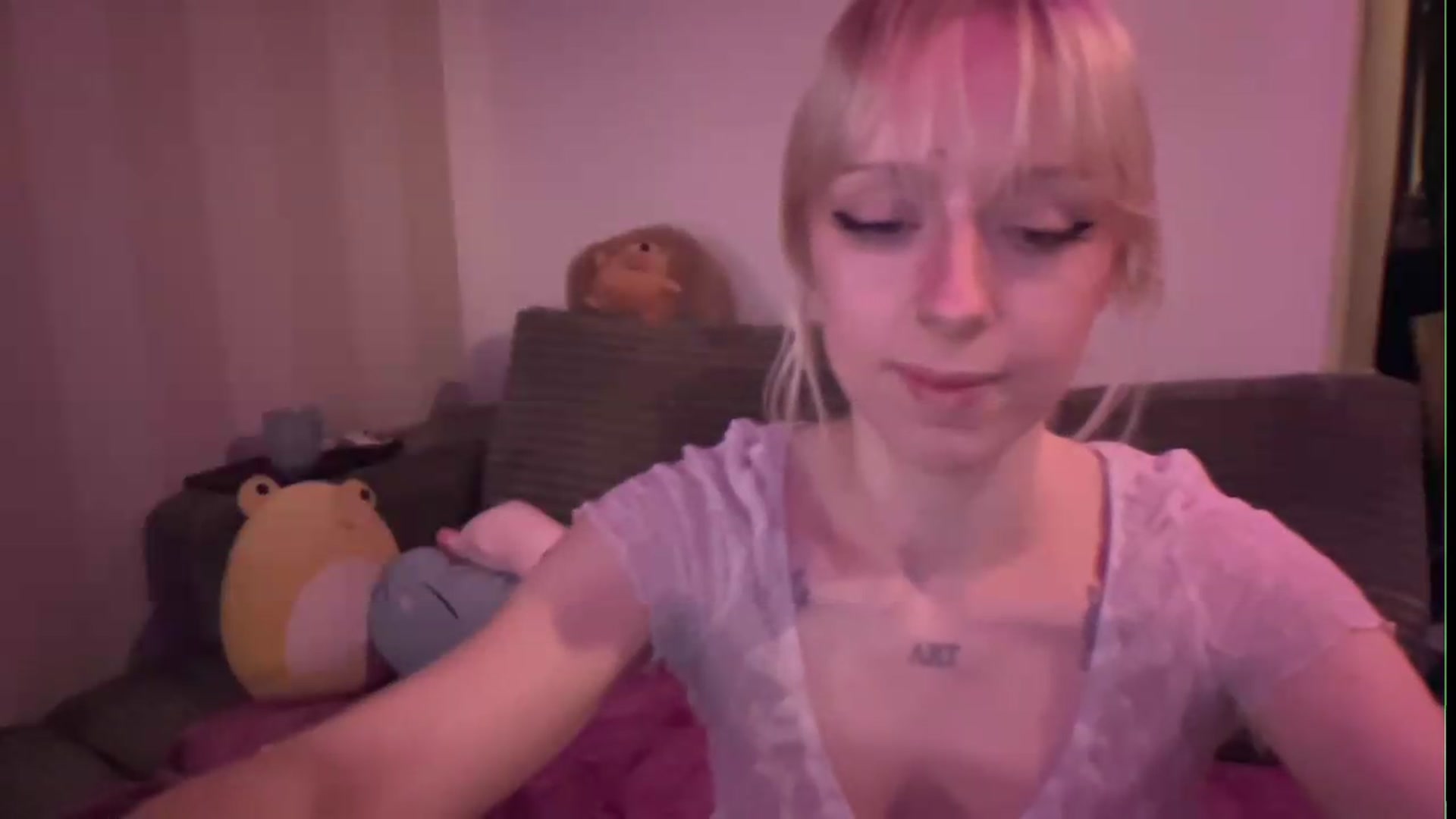 Gallery image thumbnail from PeachHaze's myfreecams stream on, 08/25/2026, 06:03 image 10 of 20