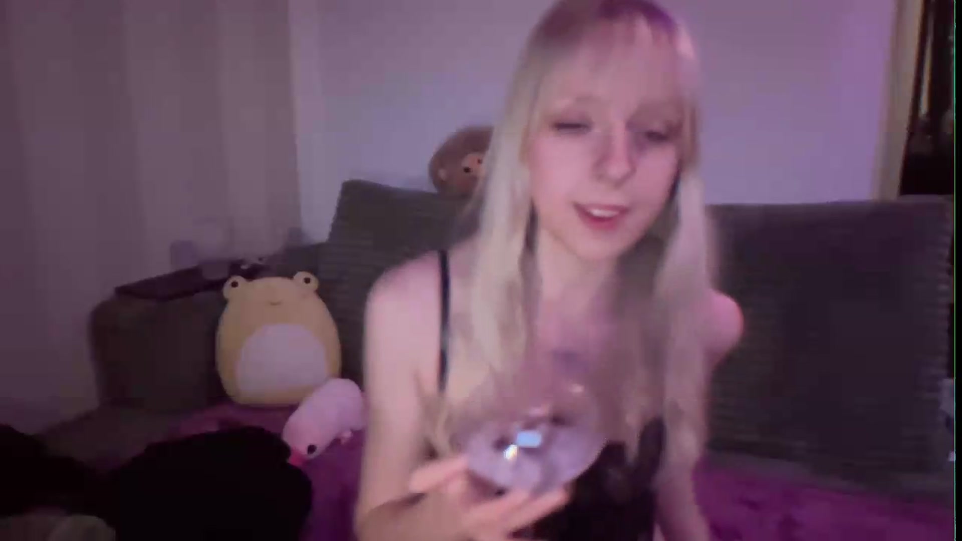 Gallery image thumbnail from PeachHaze's myfreecams stream on, 08/27/2026, 05:06 image 18 of 20