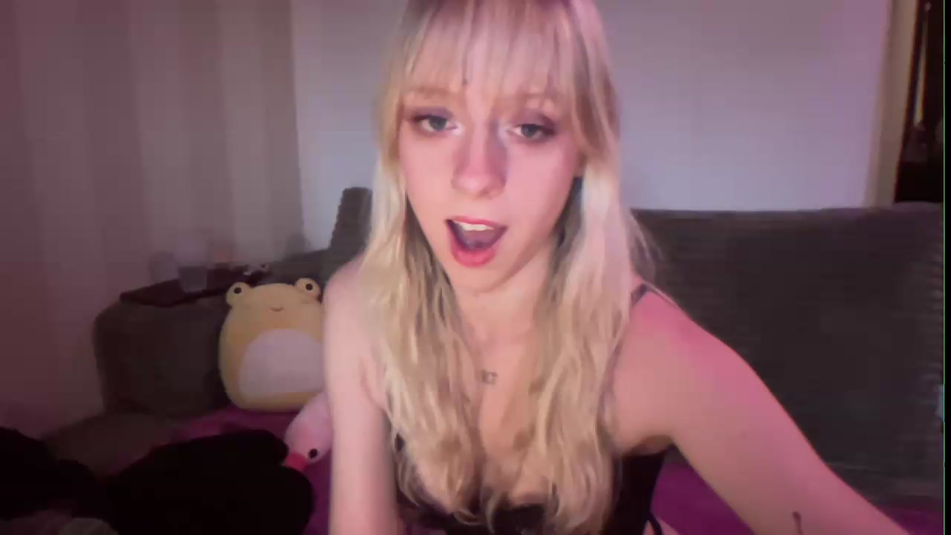 Gallery image thumbnail from PeachHaze's myfreecams stream on, 08/27/2026, 05:06 image 10 of 20