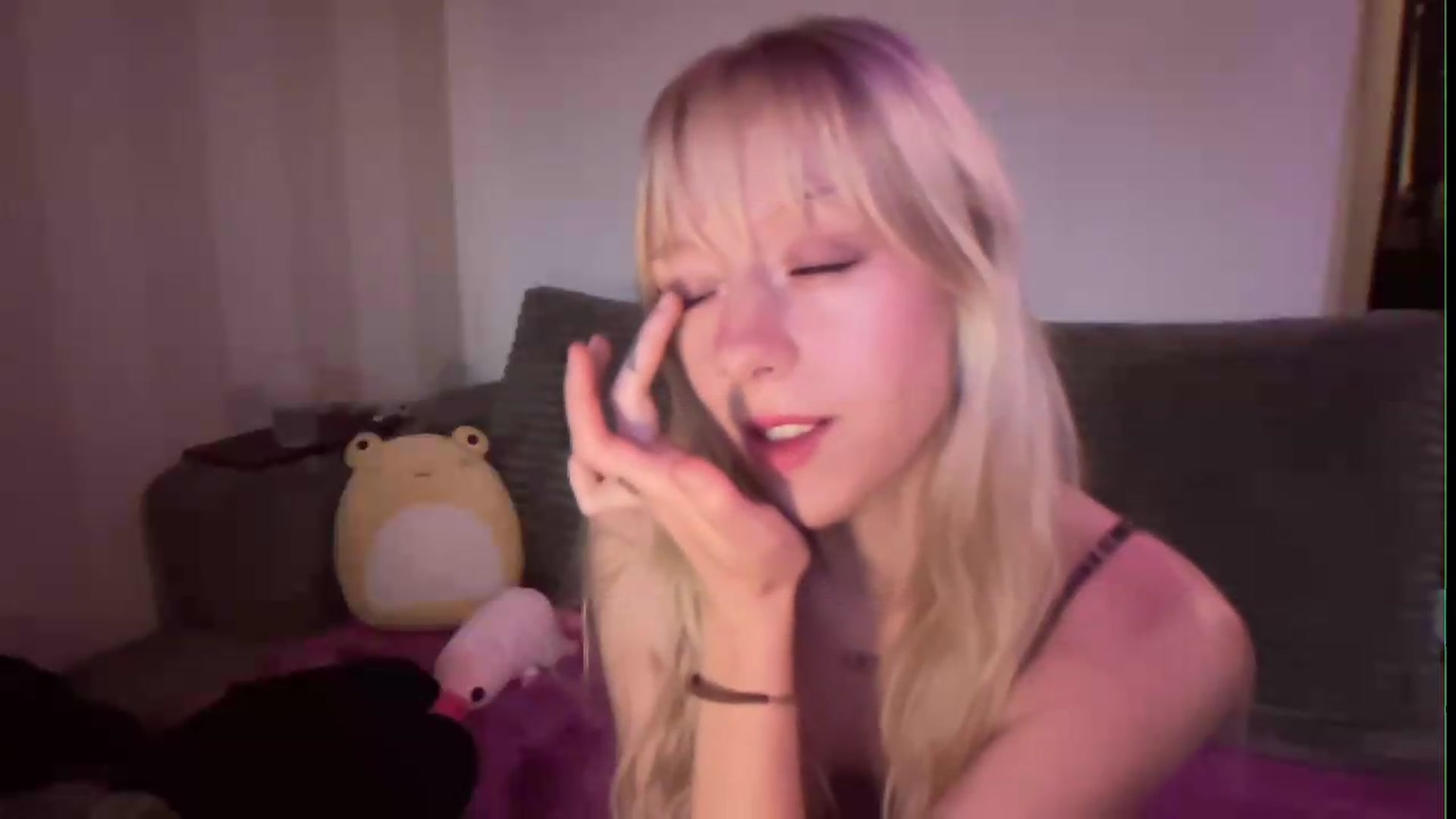 Gallery image thumbnail from PeachHaze's myfreecams stream on, 08/27/2026, 05:06 image 8 of 20