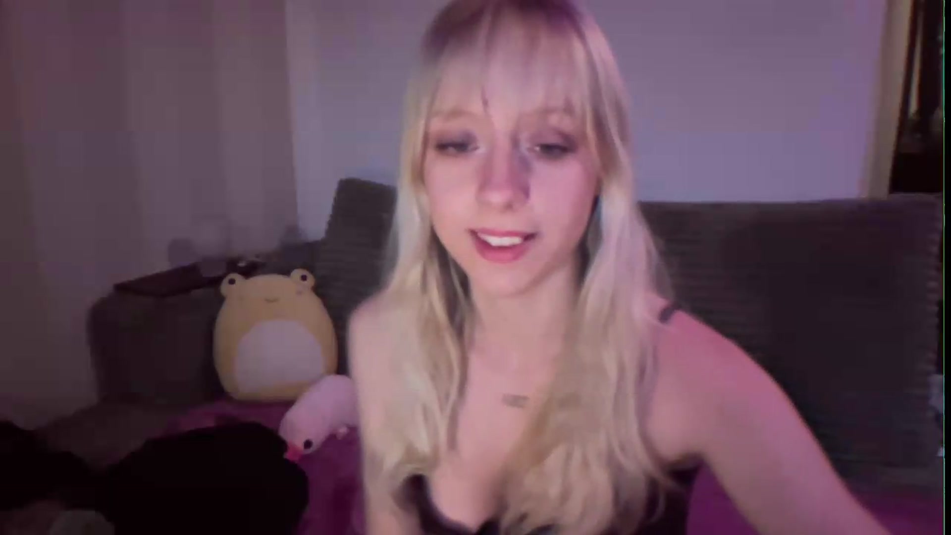 Gallery image thumbnail from PeachHaze's myfreecams stream on, 08/27/2026, 05:06 image 17 of 20