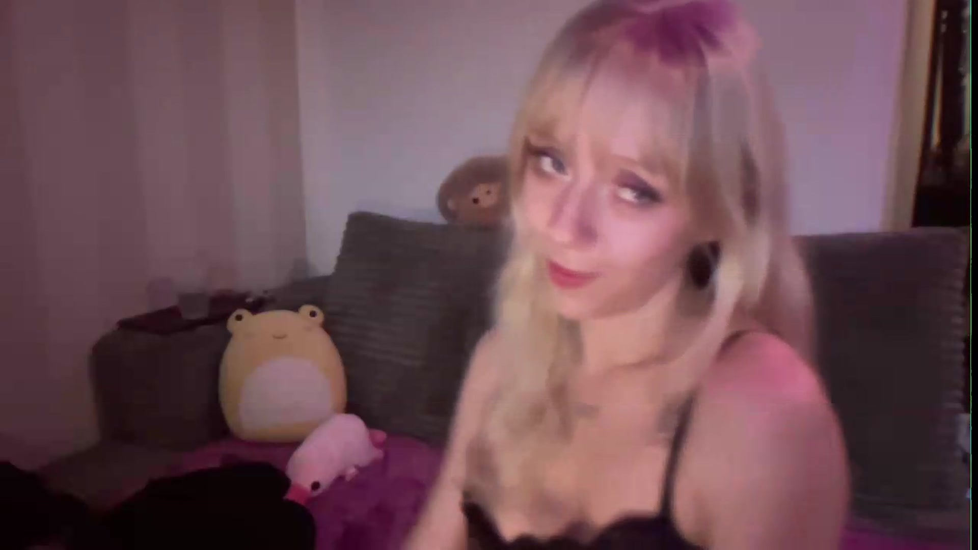 Gallery image thumbnail from PeachHaze's myfreecams stream on, 08/27/2026, 05:06 image 13 of 20