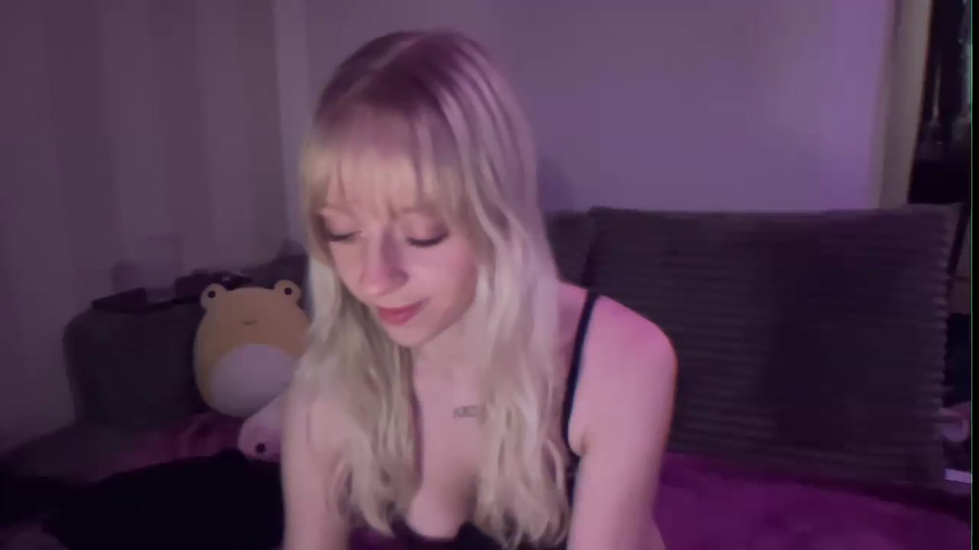 Gallery image thumbnail from PeachHaze's myfreecams stream on, 08/27/2026, 06:26 image 14 of 20
