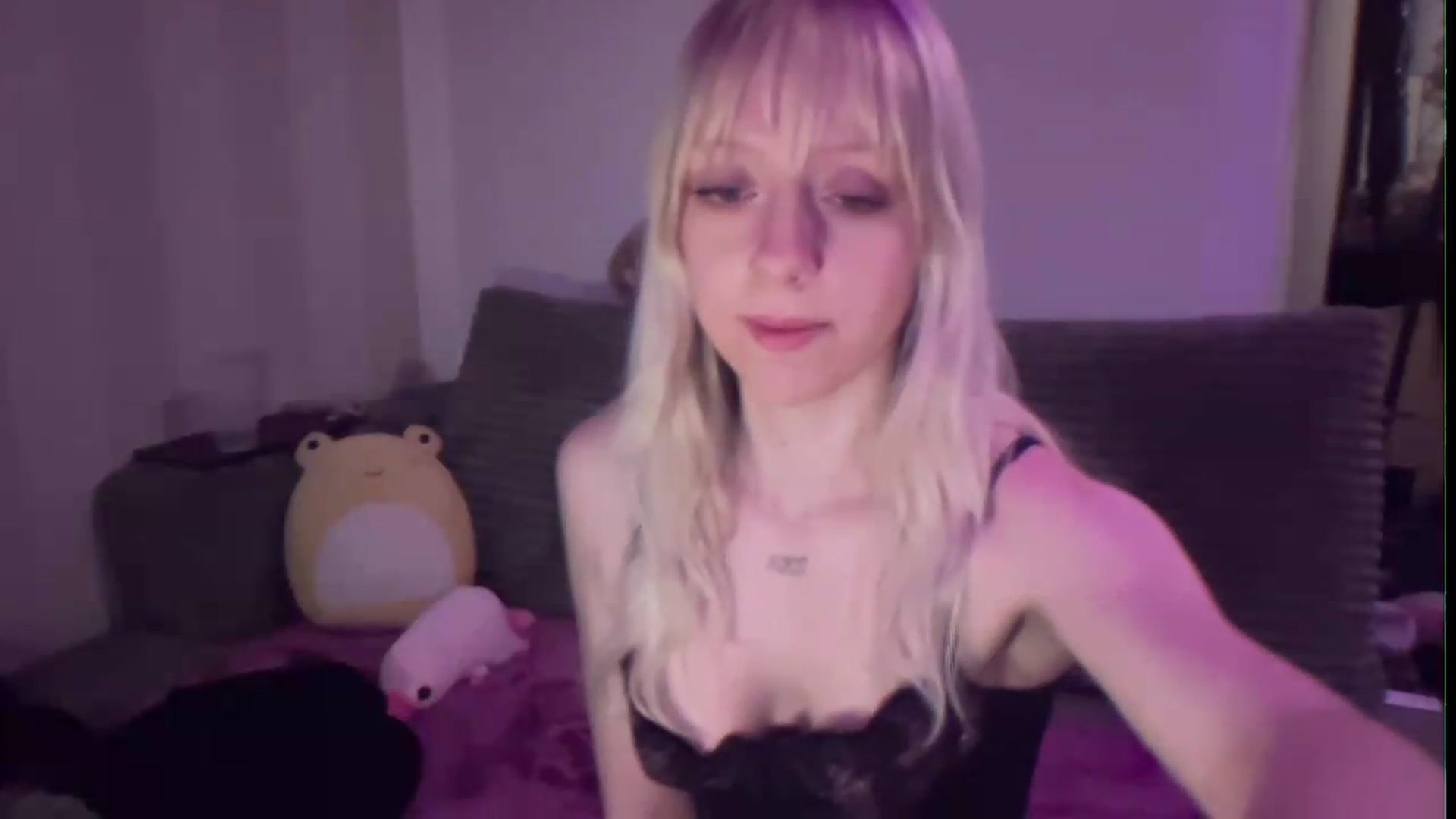 Gallery image thumbnail from PeachHaze's myfreecams stream on, 08/27/2026, 06:26 image 6 of 20