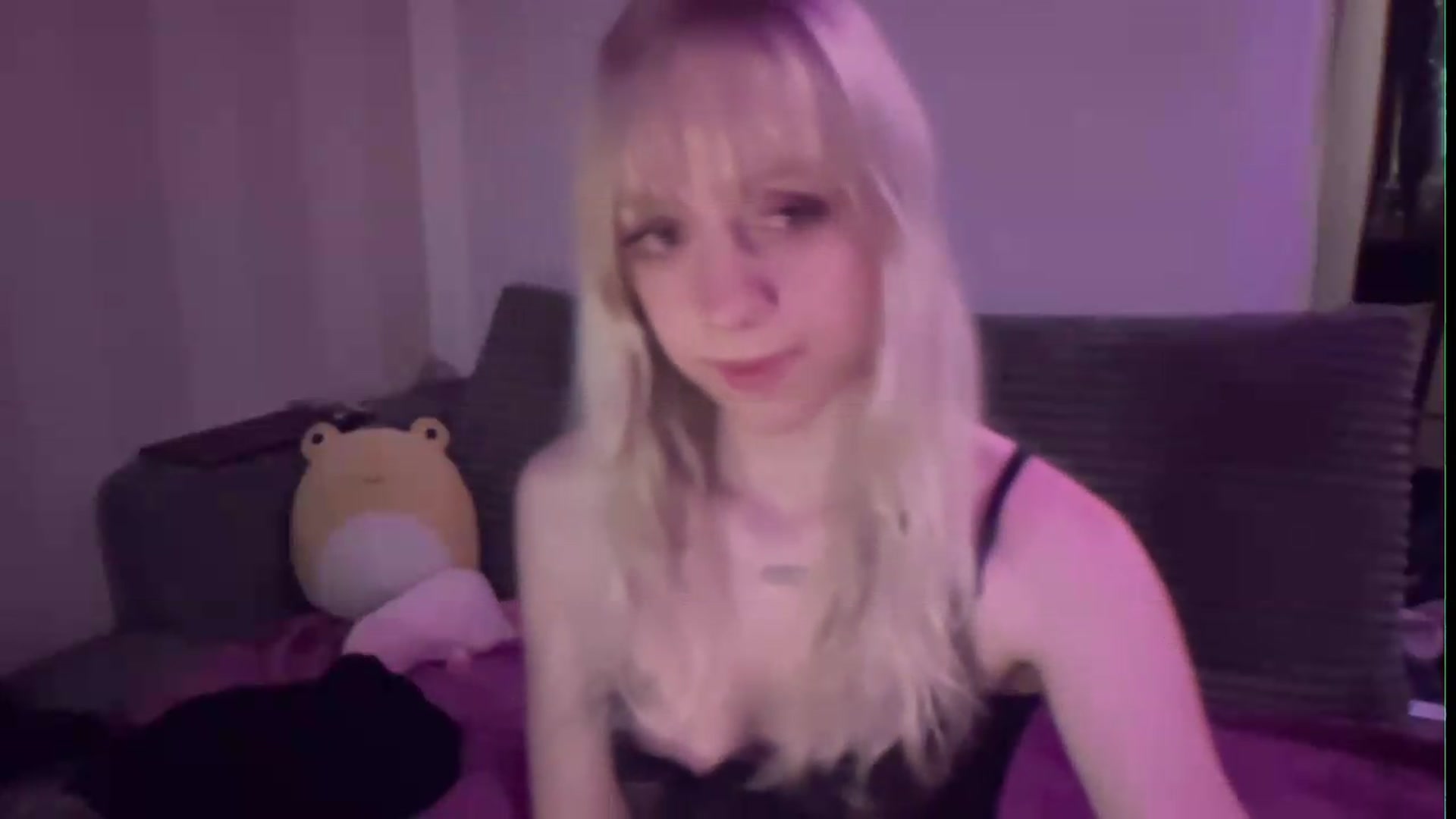 Gallery image thumbnail from PeachHaze's myfreecams stream on, 08/27/2026, 06:26 image 18 of 20