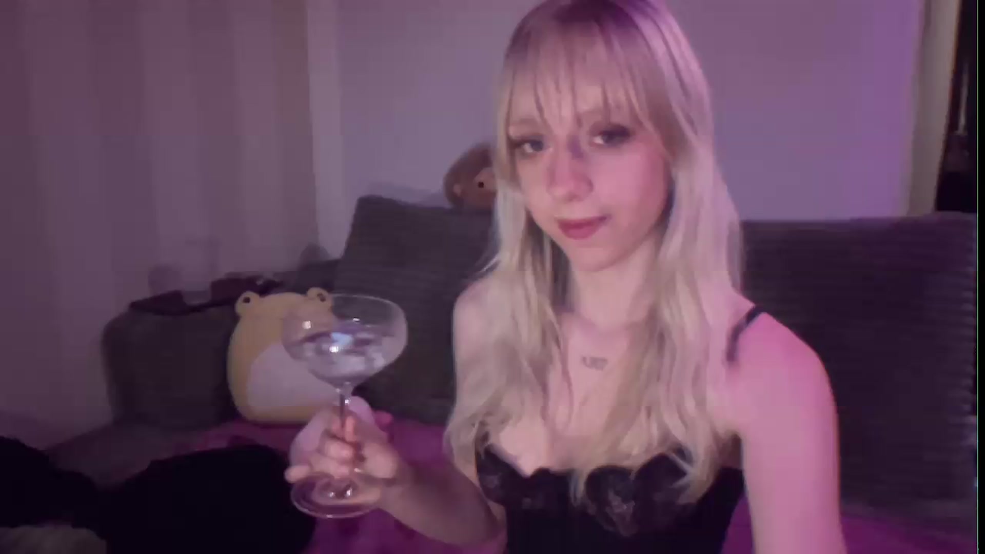 Gallery image thumbnail from PeachHaze's myfreecams stream on, 08/27/2026, 06:26 image 1 of 20