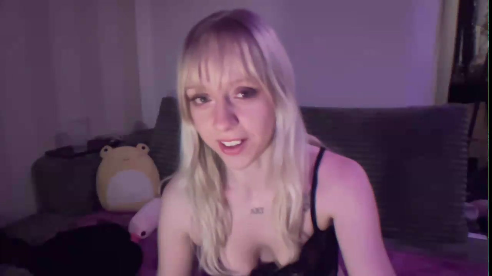 Gallery image thumbnail from PeachHaze's myfreecams stream on, 08/27/2026, 06:26 image 7 of 20