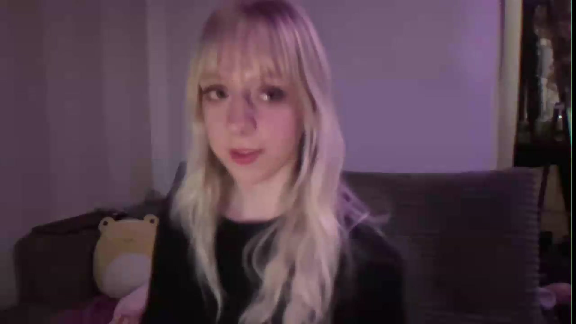 Gallery image thumbnail from PeachHaze's myfreecams stream on, 08/27/2026, 08:06 image 6 of 20