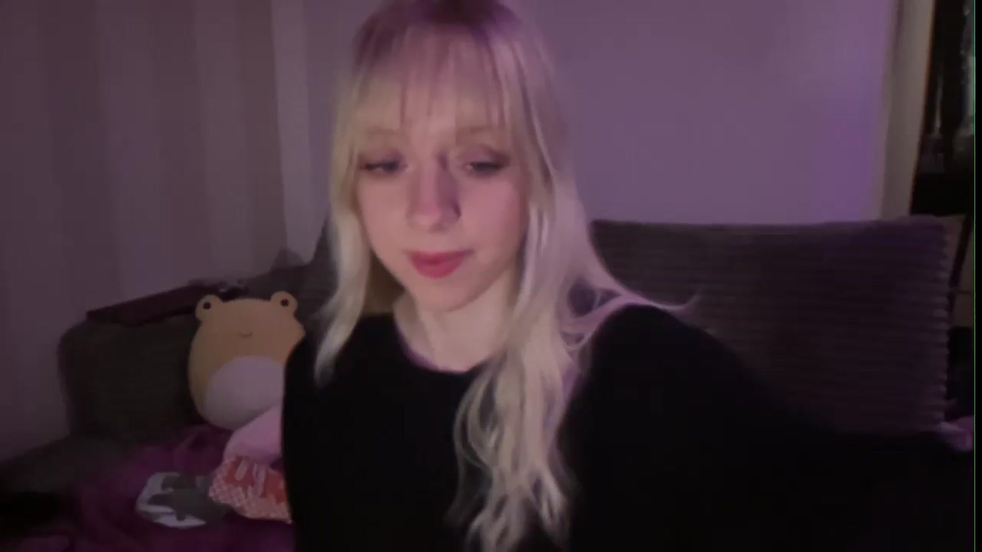 Gallery image thumbnail from PeachHaze's myfreecams stream on, 08/27/2026, 08:06 image 2 of 20