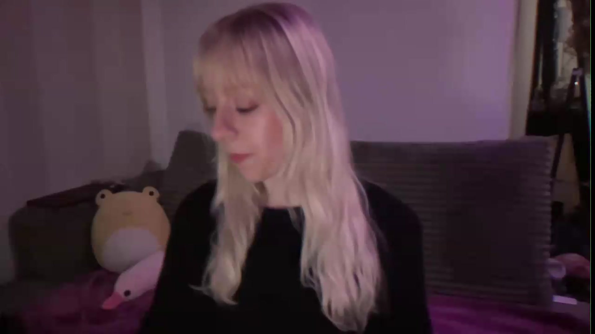 Gallery image thumbnail from PeachHaze's myfreecams stream on, 08/27/2026, 08:06 image 16 of 20