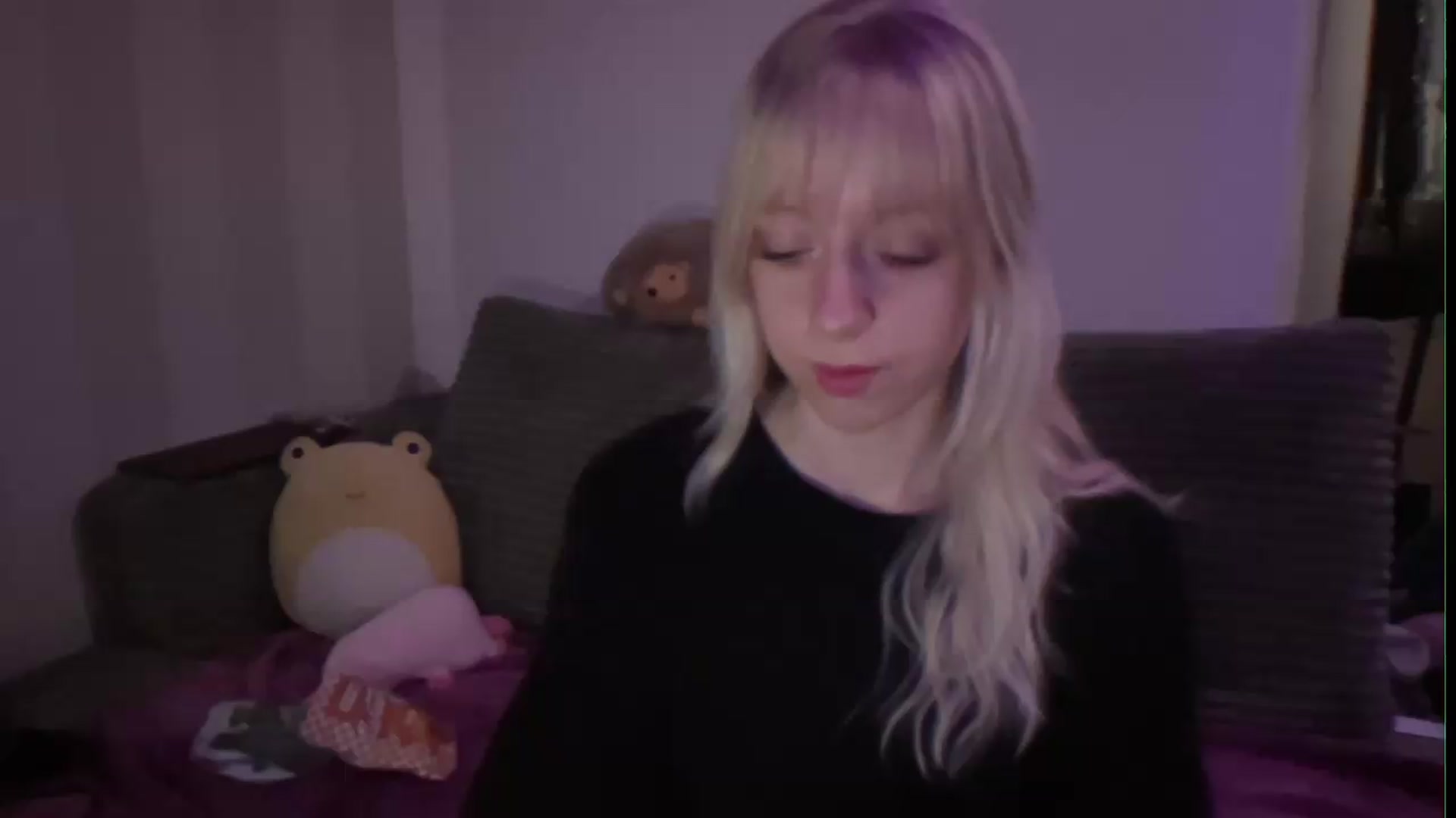 Gallery image thumbnail from PeachHaze's myfreecams stream on, 08/27/2026, 08:06 image 1 of 20