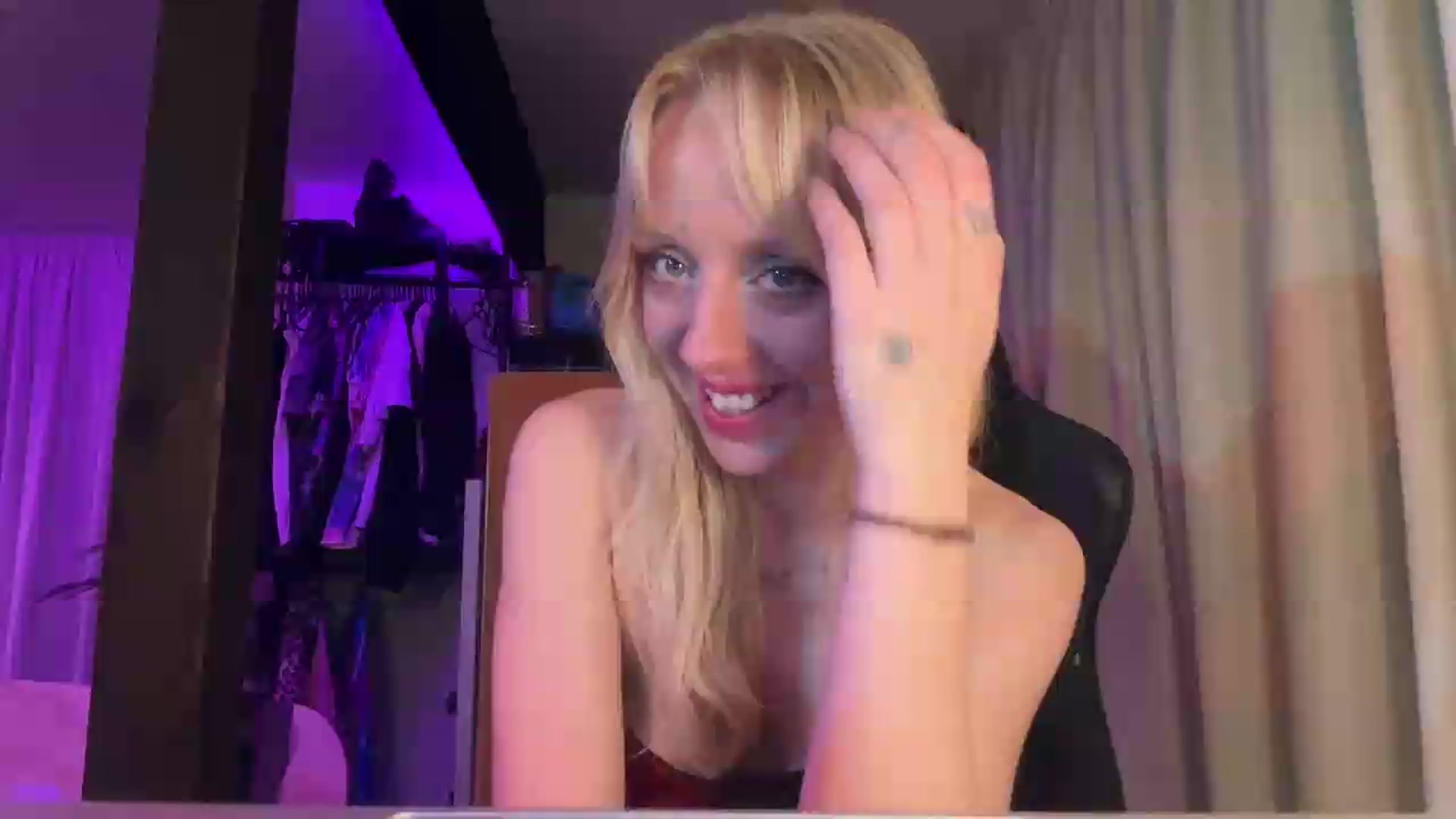 Gallery image thumbnail from PeachHaze's myfreecams stream on, 09/04/2026, 10:36 image 1 of 20