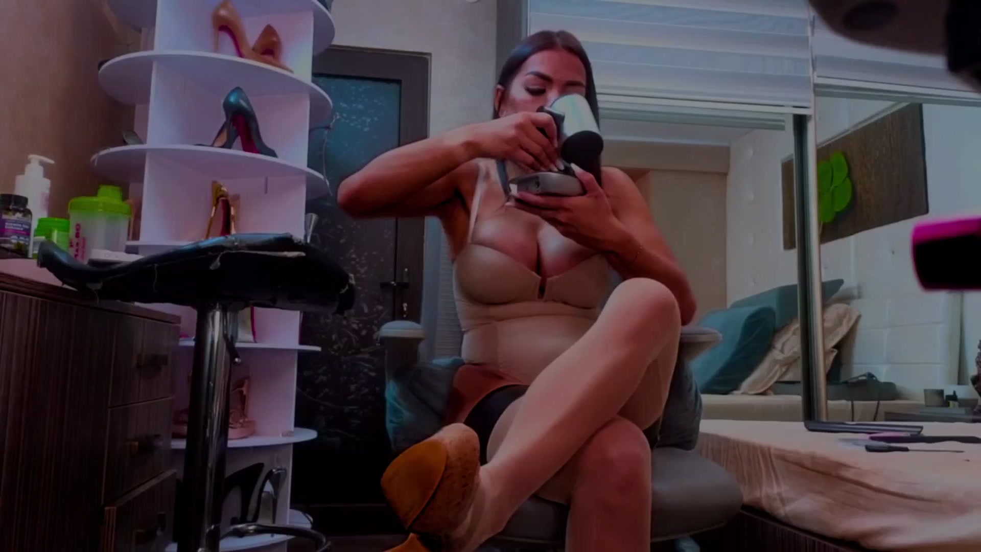 Gallery image thumbnail from PeachMuse's myfreecams stream on, 03/17/2026, 23:42 image 19 of 20