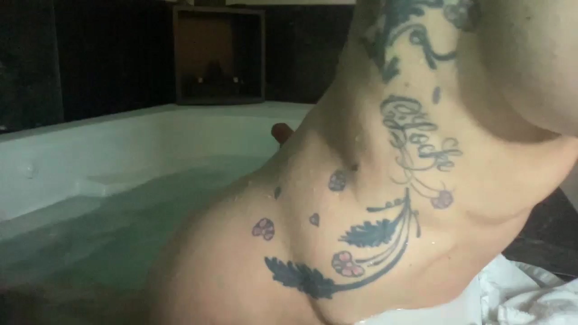 Gallery image thumbnail from Peachesacream's myfreecams stream on, 05/04/2024, 07:34 image 7 of 20