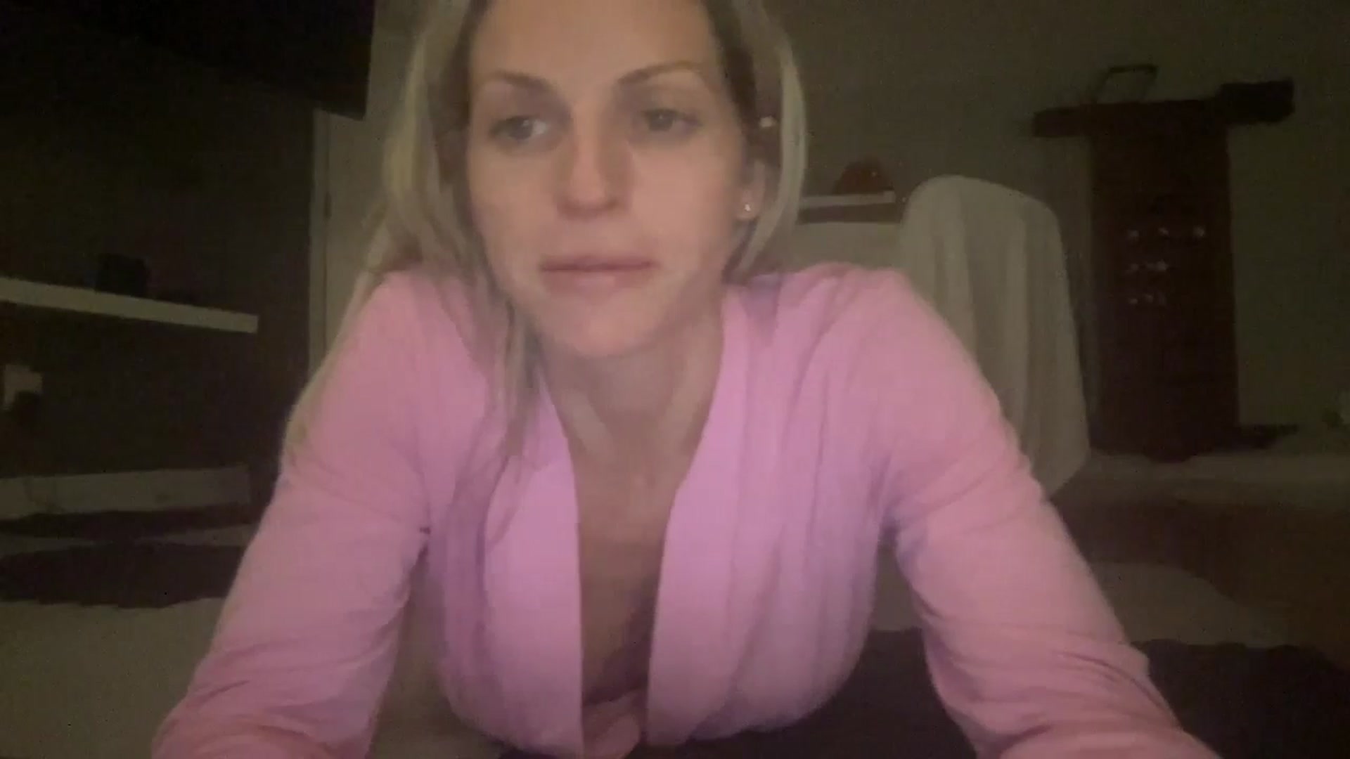 Gallery image thumbnail from Peachesacream's myfreecams stream on, 05/21/2024, 10:01 image 8 of 20