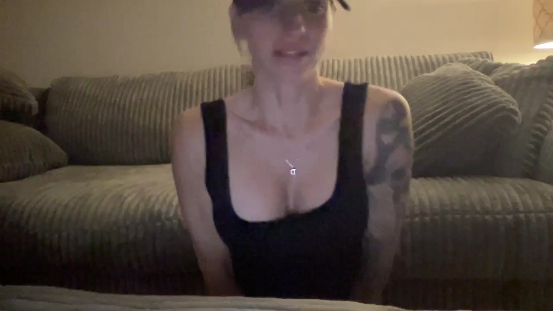 Gallery image thumbnail from Peachesacream's myfreecams stream on, 10/20/2024, 10:44 image 10 of 20