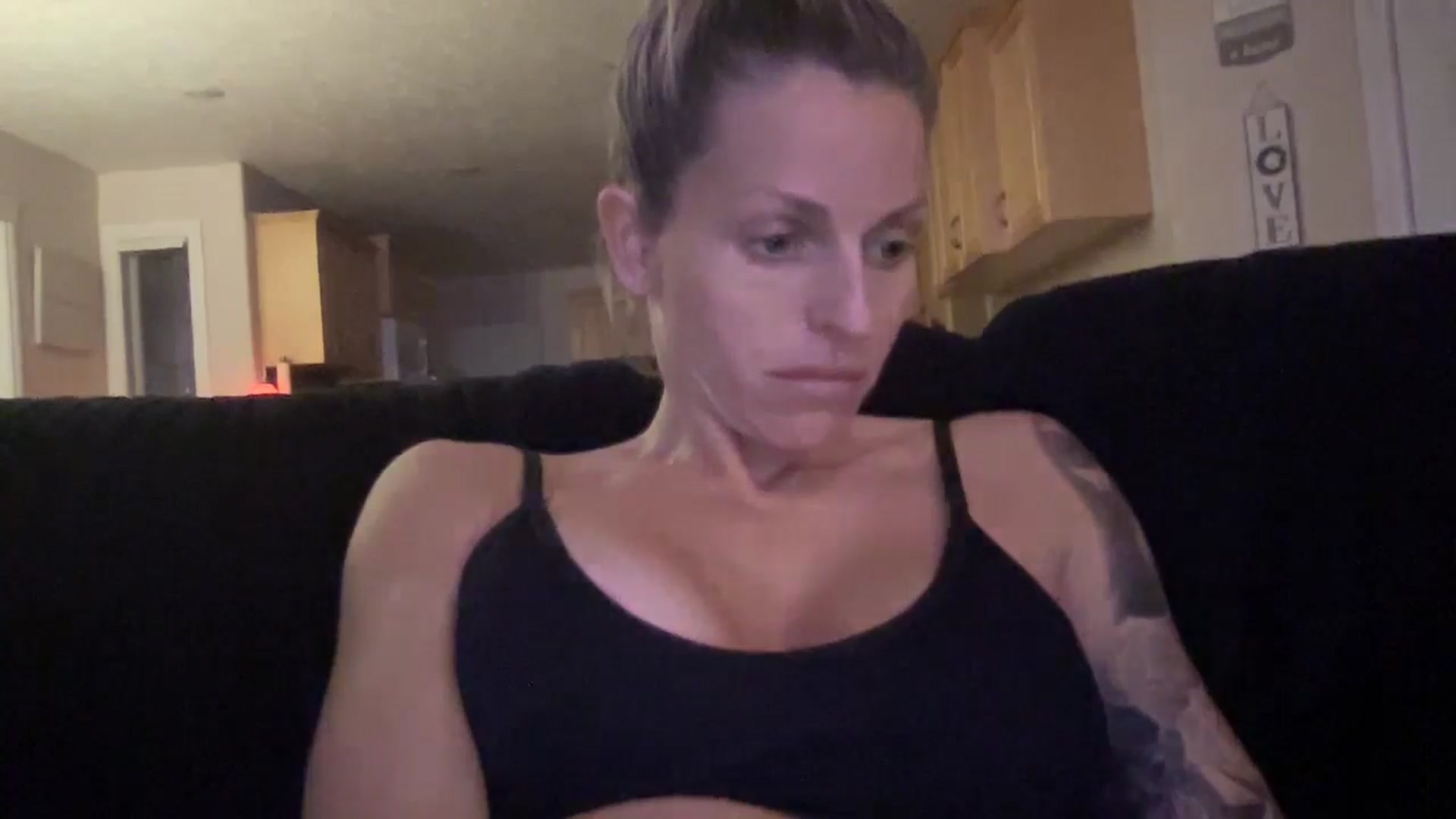 Gallery image thumbnail from Peachesacream's myfreecams stream on, 11/06/2024, 08:45 image 16 of 20