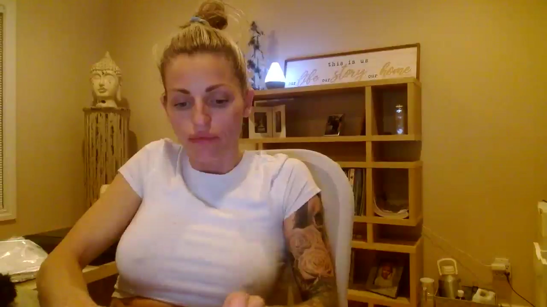 Gallery image thumbnail from Peachesacream's myfreecams stream on, 12/16/2024, 08:24 image 5 of 20