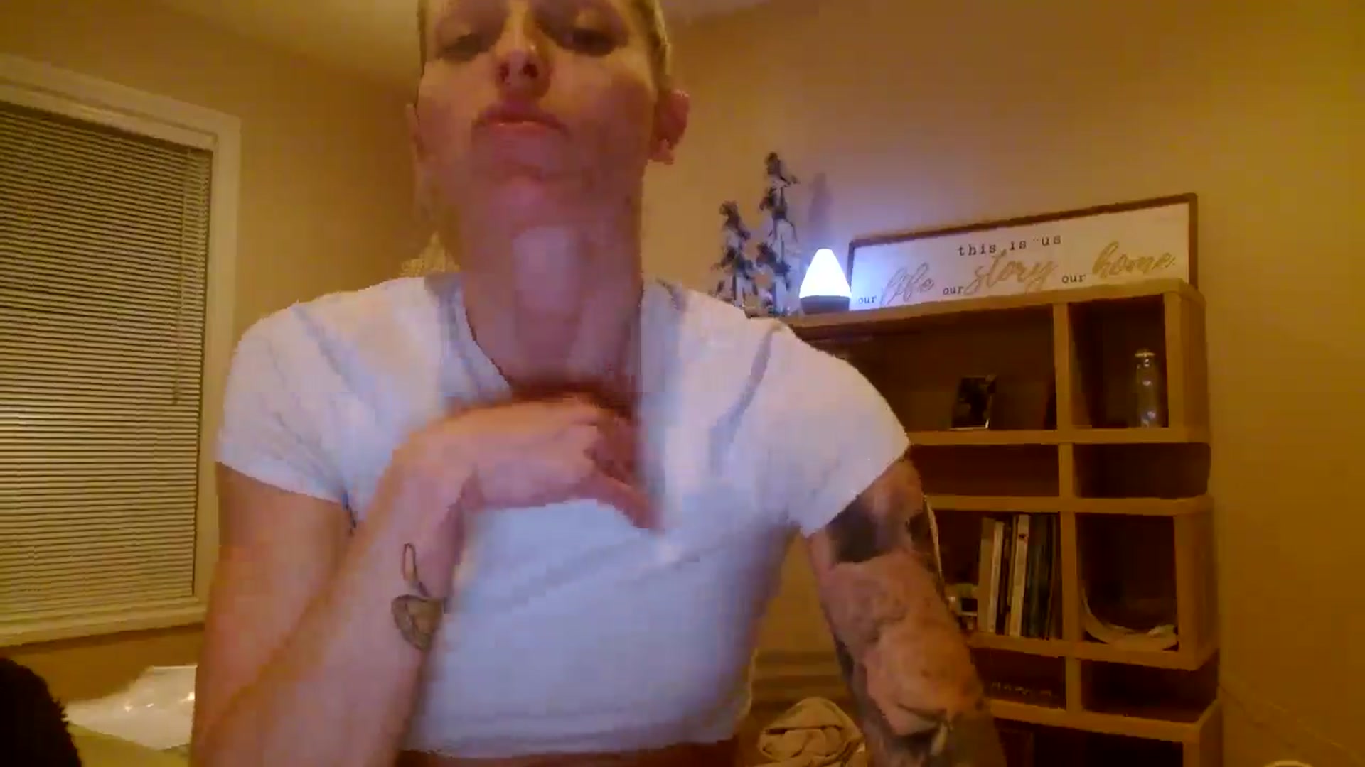 Gallery image thumbnail from Peachesacream's myfreecams stream on, 12/16/2024, 08:24 image 8 of 20