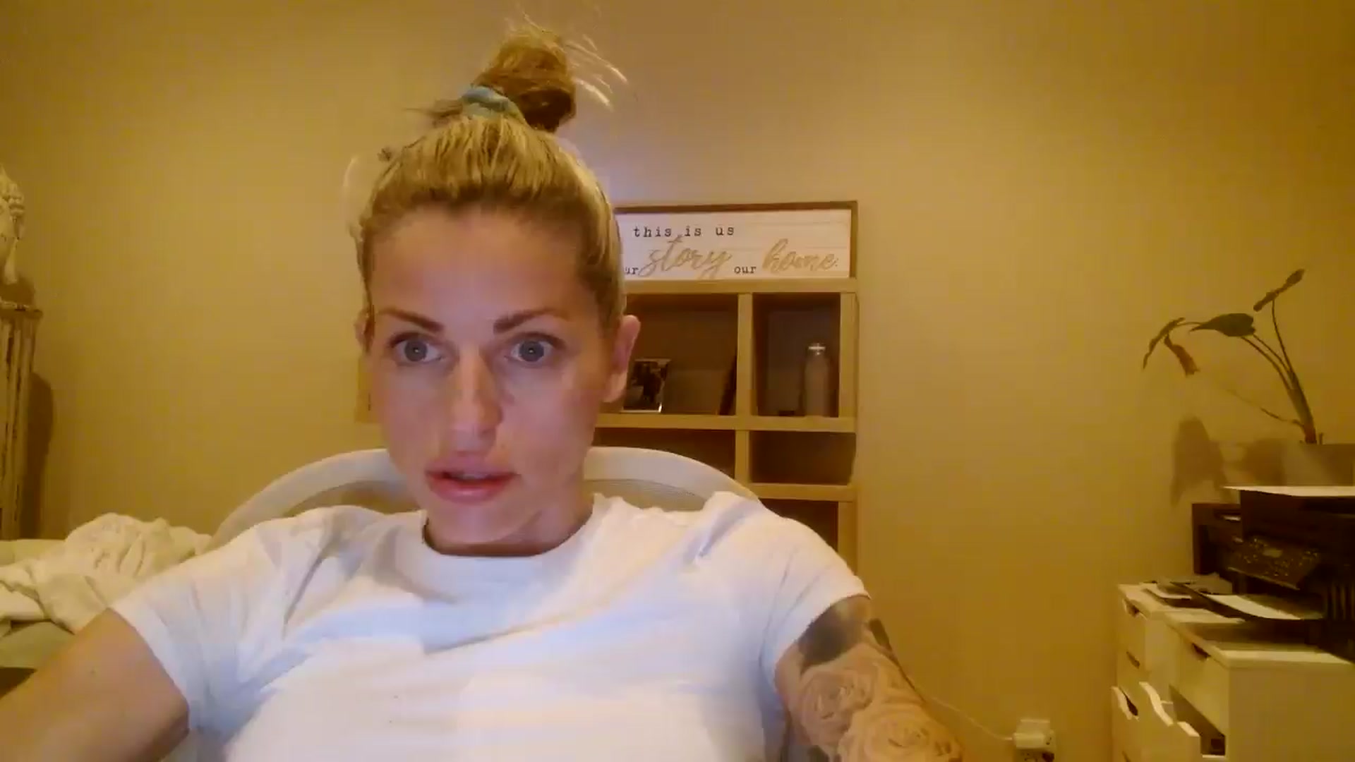 Gallery image thumbnail from Peachesacream's myfreecams stream on, 12/16/2024, 08:24 image 3 of 20