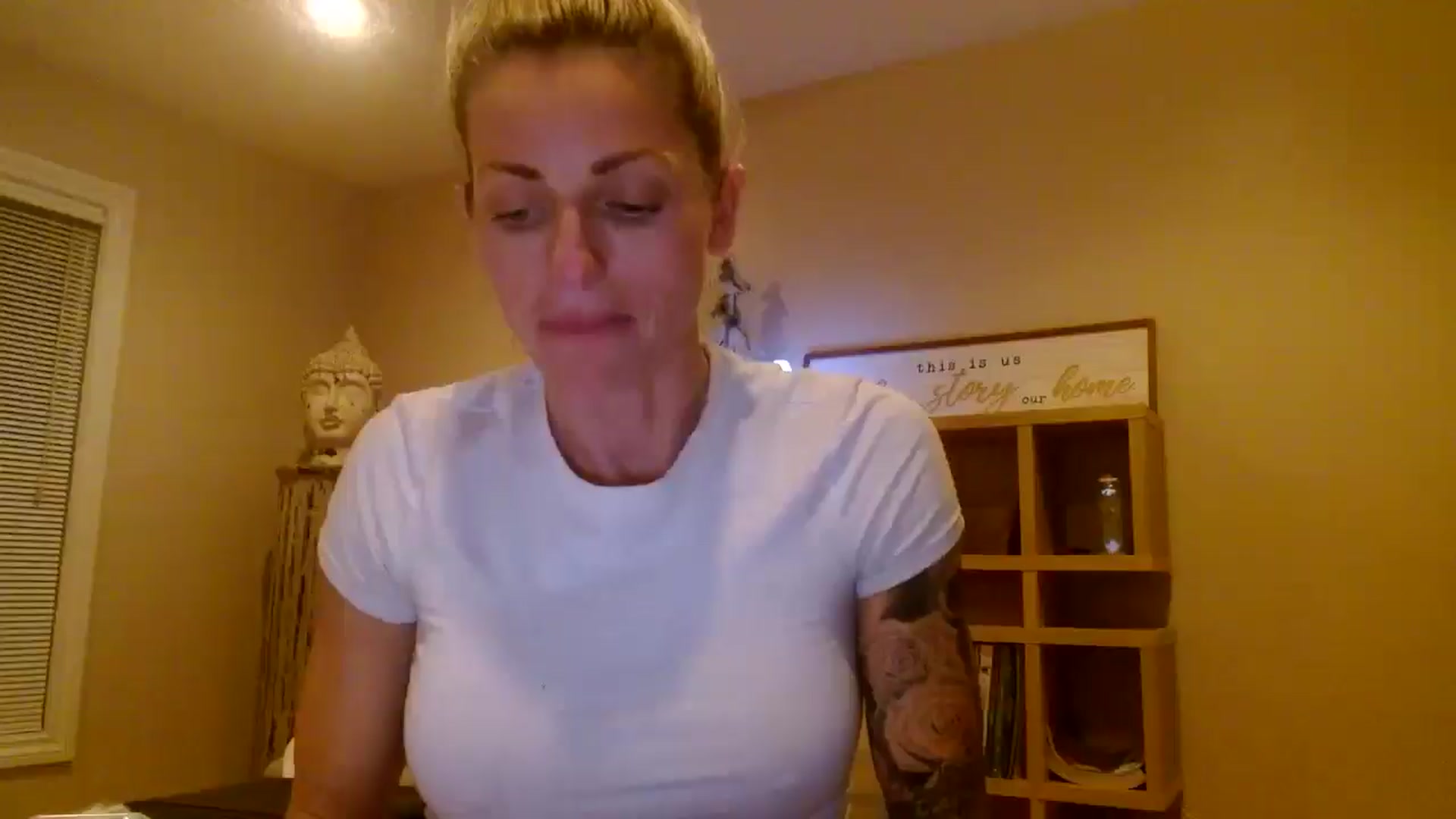 Gallery image thumbnail from Peachesacream's myfreecams stream on, 12/16/2024, 08:24 image 6 of 20