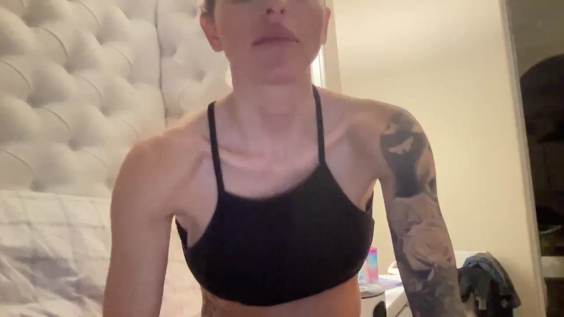 Gallery image thumbnail from Peachesacream's myfreecams stream on, 12/30/2024, 08:31 image 13 of 20