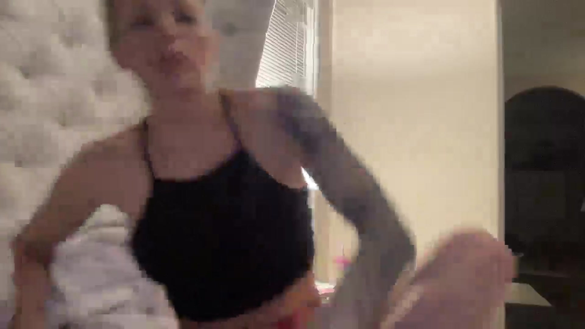 Gallery image thumbnail from Peachesacream's myfreecams stream on, 12/30/2024, 08:31 image 16 of 20