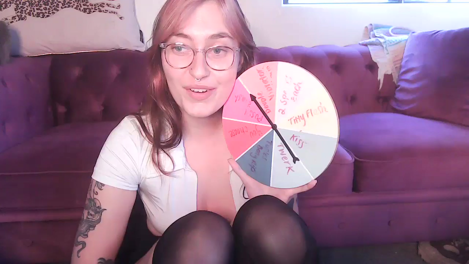 Gallery image thumbnail from PeacheznCream's myfreecams stream on, 08/11/2024, 15:40 image 6 of 20