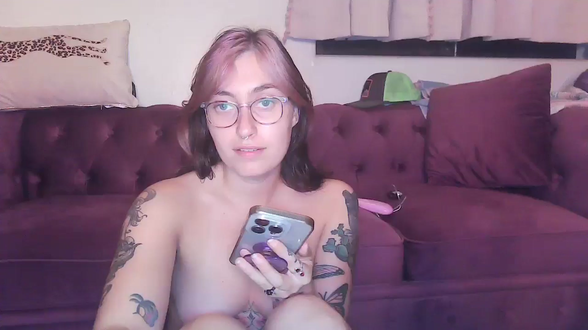 Gallery image thumbnail from PeacheznCream's myfreecams stream on, 08/12/2024, 08:11 image 13 of 20