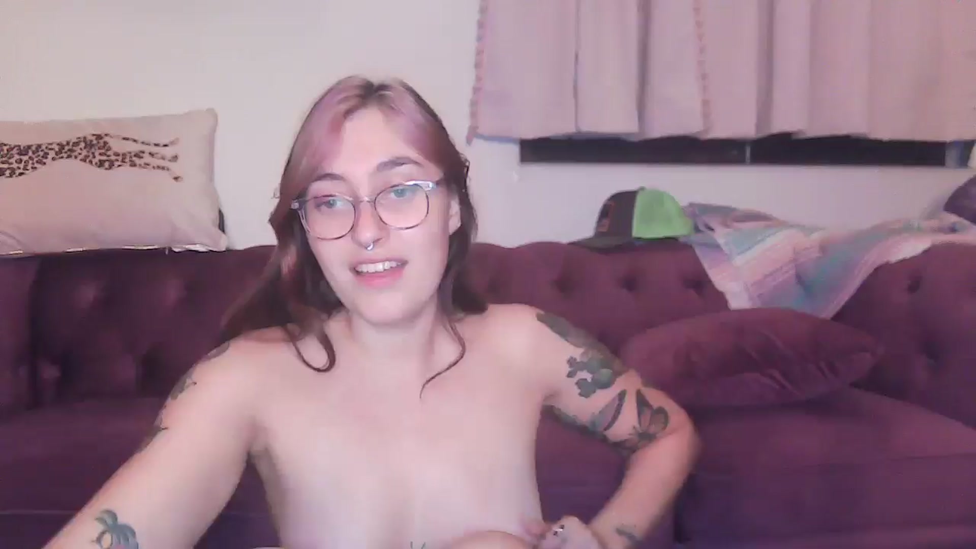Gallery image thumbnail from PeacheznCream's myfreecams stream on, 08/12/2024, 08:11 image 5 of 20