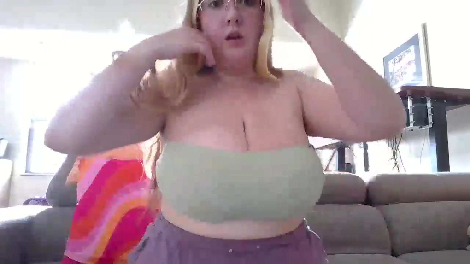 Gallery image thumbnail from Peachie's myfreecams stream on, 08/18/2025, 14:03 image 3 of 20