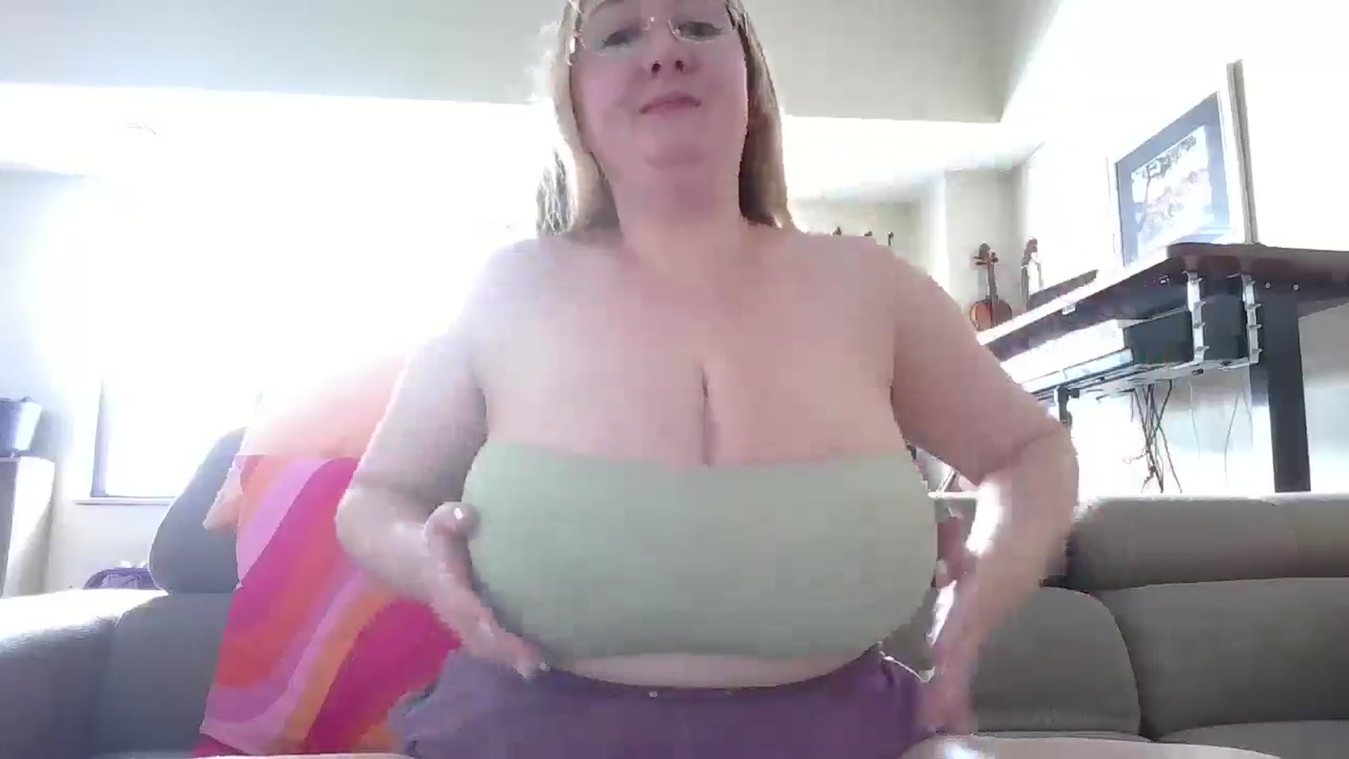 Gallery image thumbnail from Peachie's myfreecams stream on, 08/18/2025, 14:03 image 19 of 20