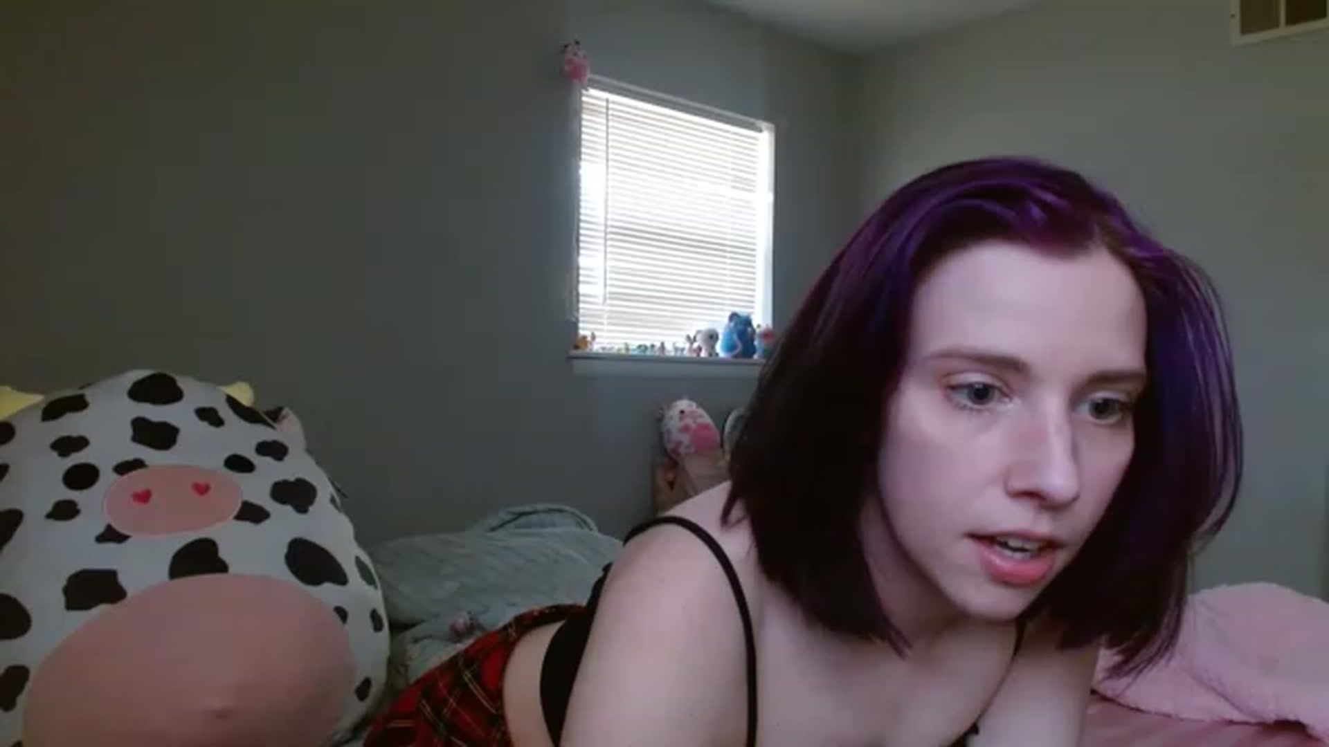 Gallery image thumbnail from PeachxPoptart's myfreecams stream on, 04/02/2023, 18:53 image 1 of 20