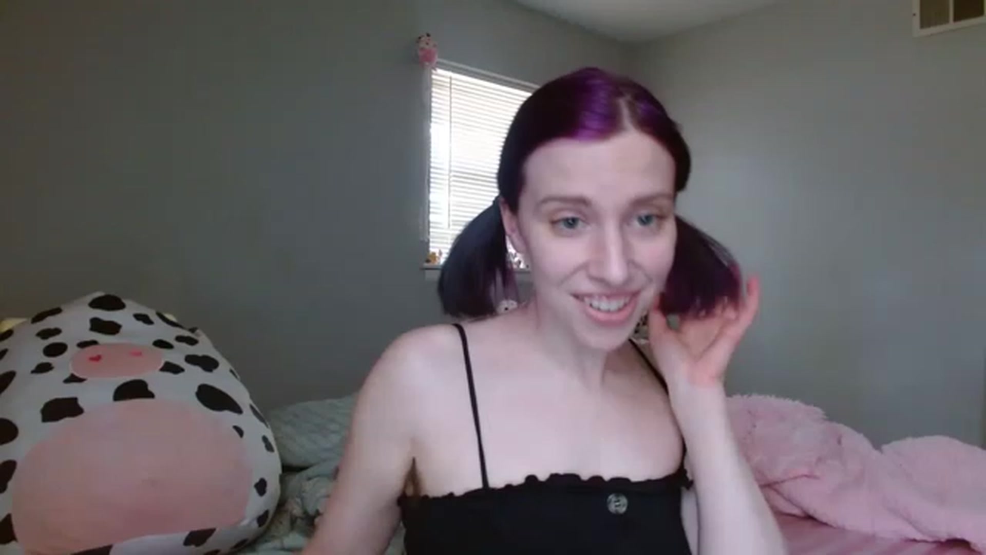 Gallery image thumbnail from PeachxPoptart's myfreecams stream on, 04/02/2023, 18:53 image 13 of 20