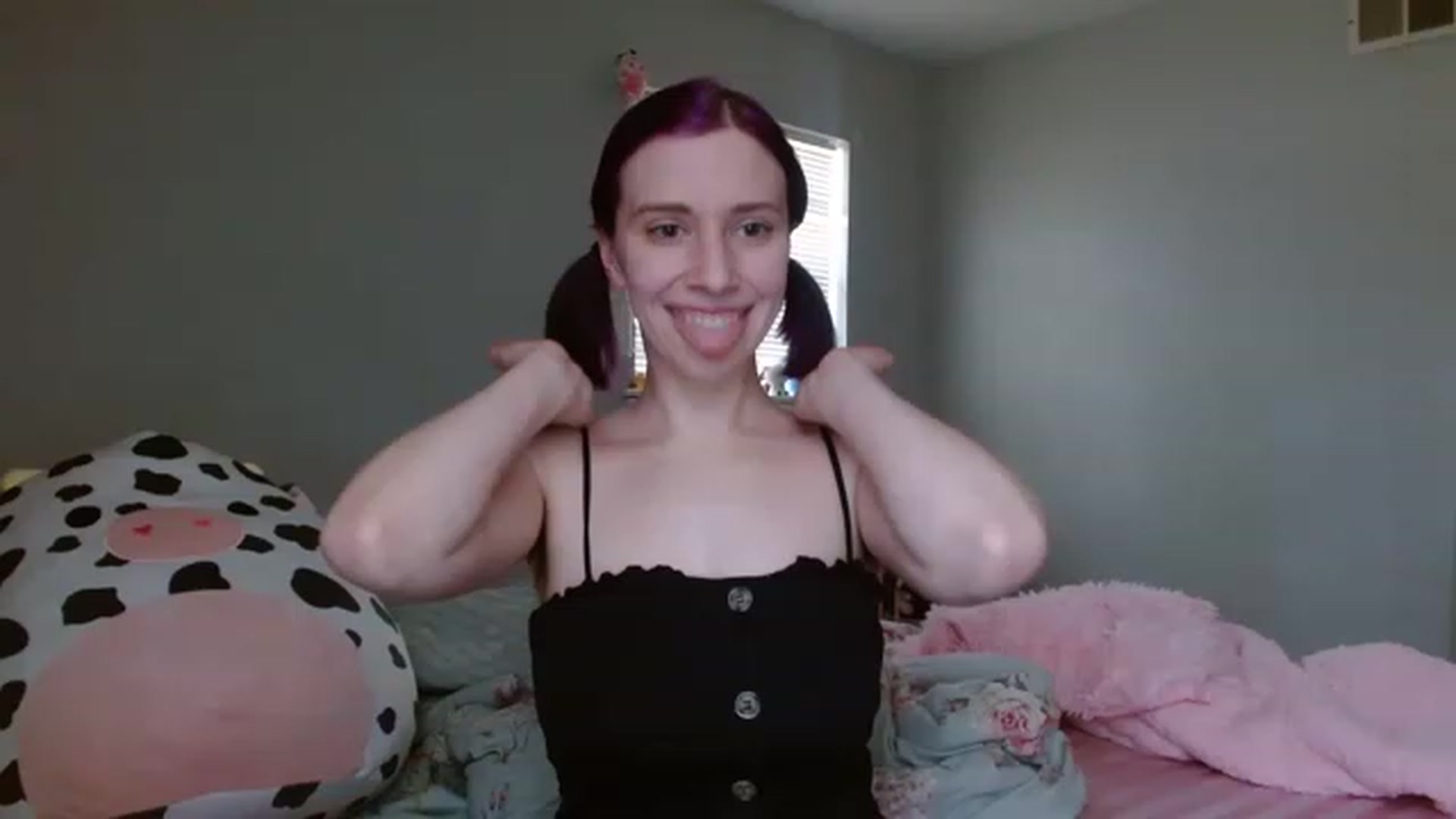 Gallery image thumbnail from PeachxPoptart's myfreecams stream on, 04/02/2023, 18:53 image 8 of 20