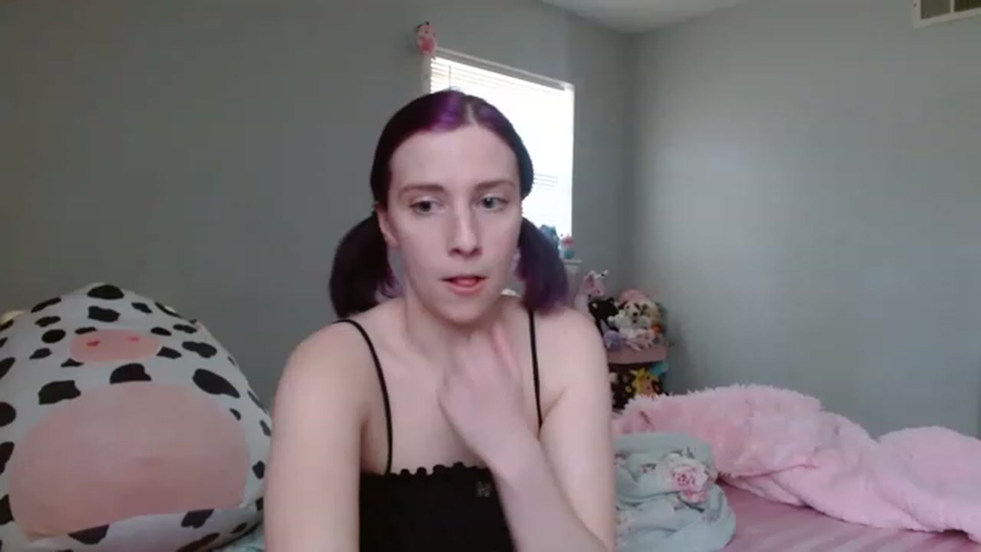 Gallery image thumbnail from PeachxPoptart's myfreecams stream on, 04/02/2023, 18:53 image 15 of 20