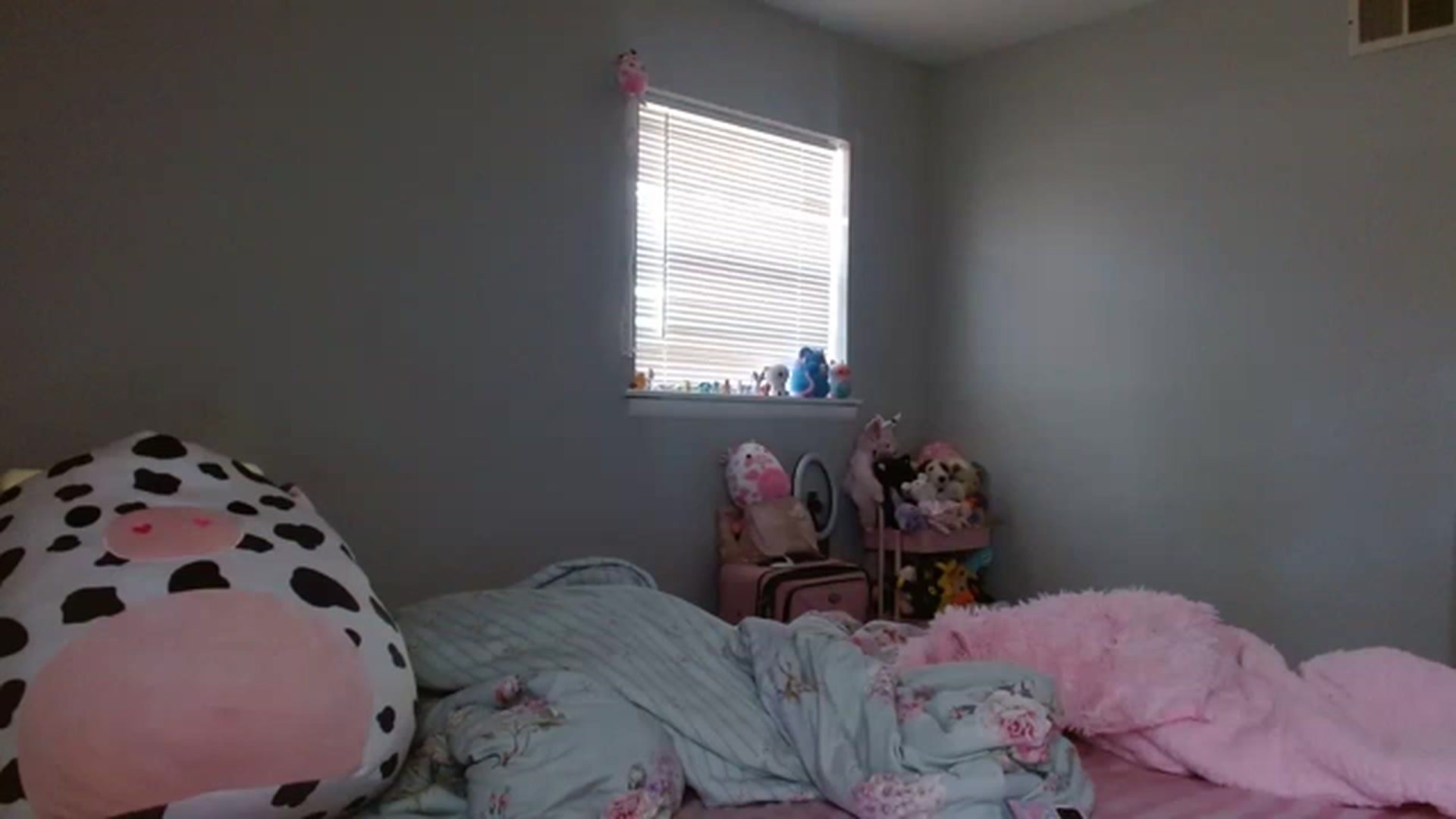 Gallery image thumbnail from PeachxPoptart's myfreecams stream on, 04/02/2023, 18:53 image 9 of 20