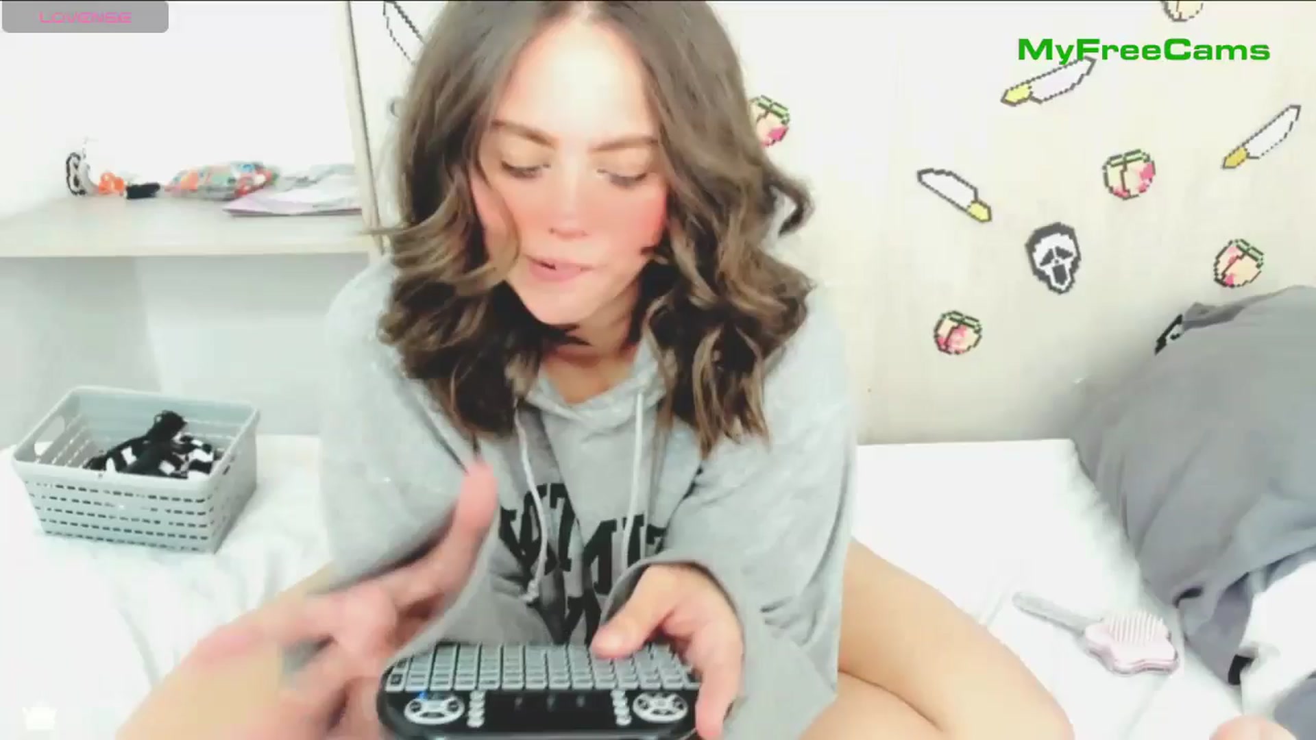 Gallery image thumbnail from PeachyBlade's myfreecams stream on, 11/11/2025, 21:13 image 1 of 20