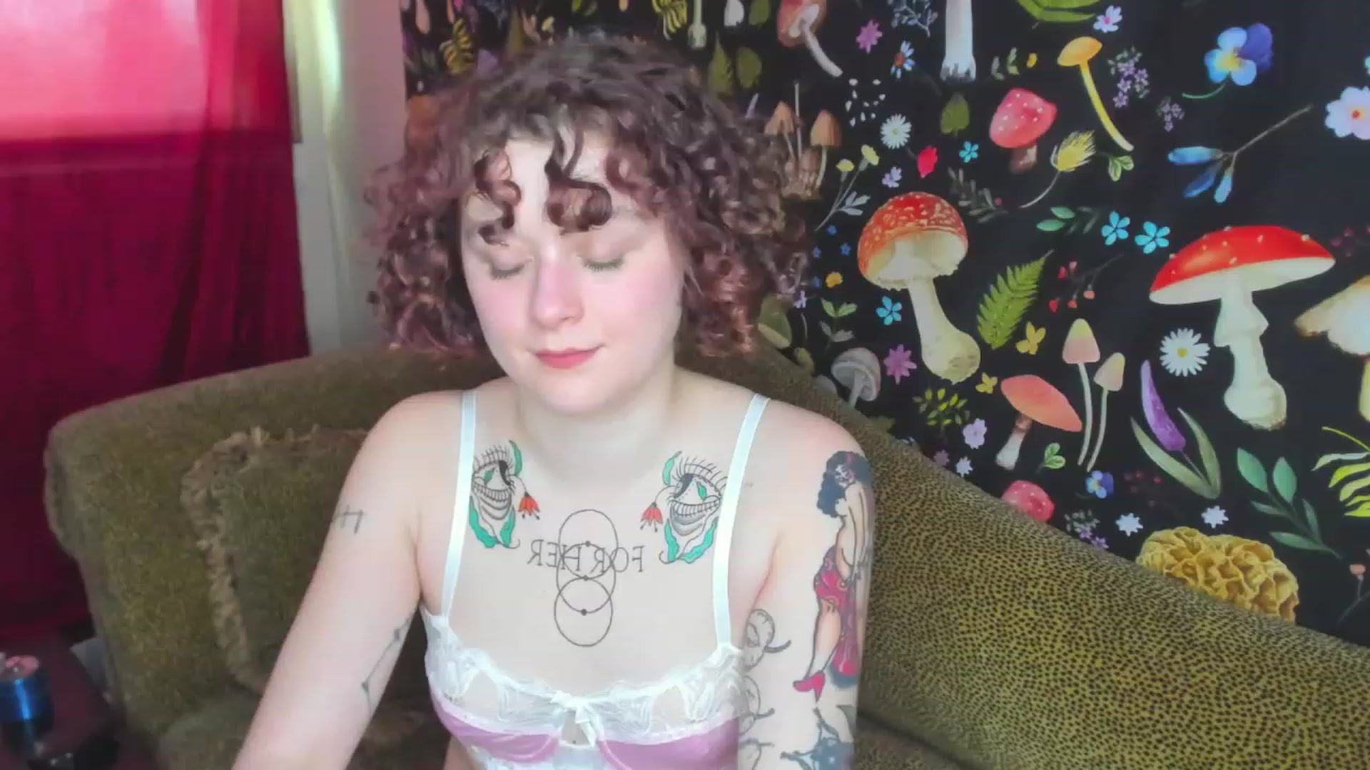 Gallery image thumbnail from PeachyQueen_'s myfreecams stream on, 12/21/2022, 18:33 image 16 of 20