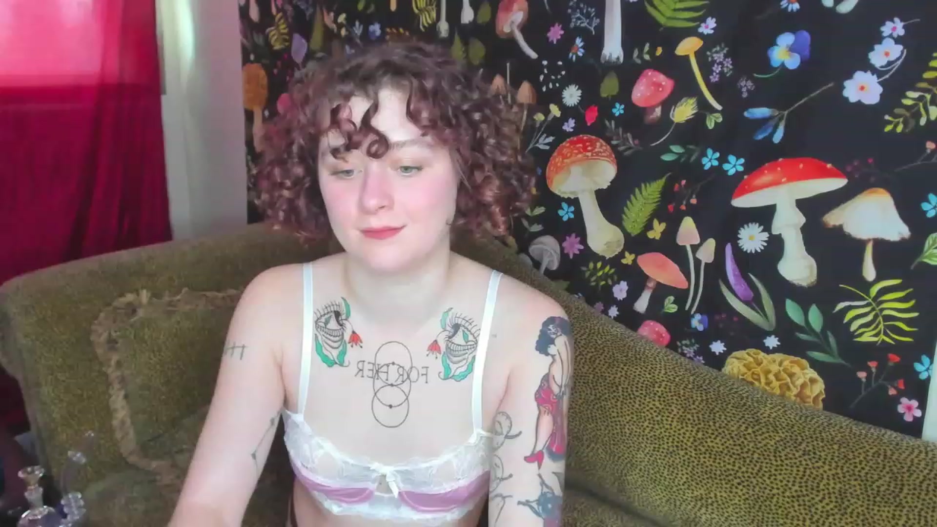 Gallery image thumbnail from PeachyQueen_'s myfreecams stream on, 12/21/2022, 18:33 image 11 of 20