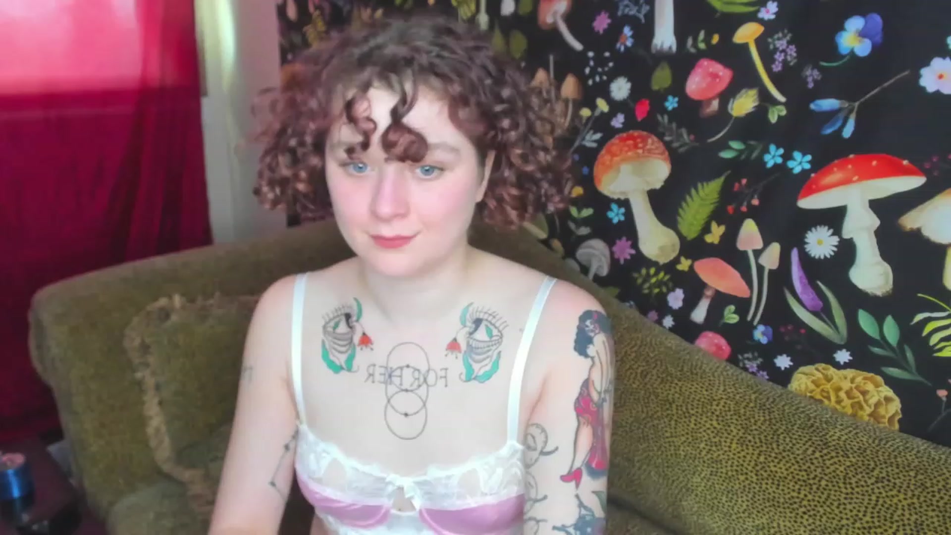 Gallery image thumbnail from PeachyQueen_'s myfreecams stream on, 12/21/2022, 18:33 image 17 of 20