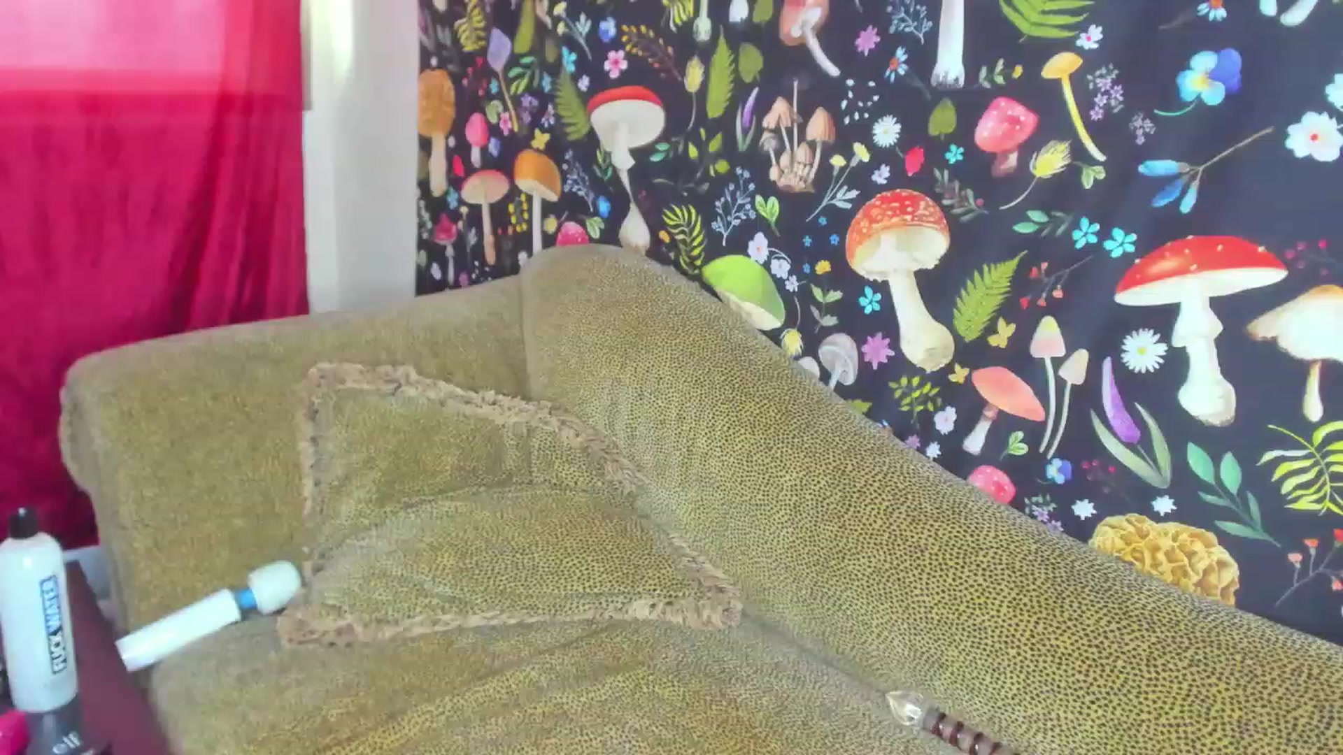 Gallery image thumbnail from PeachyQueen_'s myfreecams stream on, 12/30/2022, 20:57 image 8 of 20