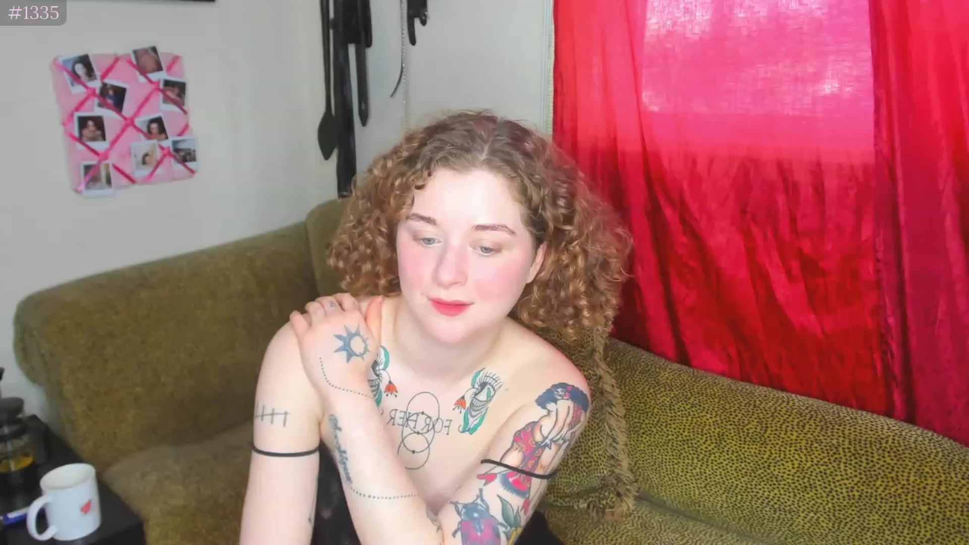 Gallery image thumbnail from PeachyQueen_'s myfreecams stream on, 03/22/2023, 19:04 image 13 of 20