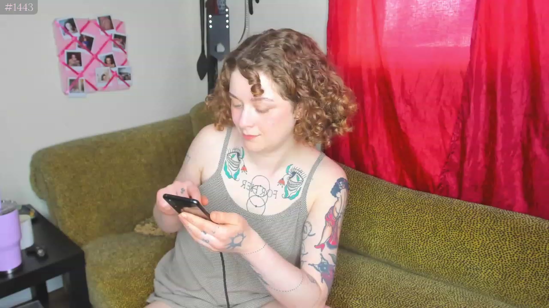 Gallery image thumbnail from PeachyQueen_'s myfreecams stream on, 03/31/2023, 19:53 image 19 of 20