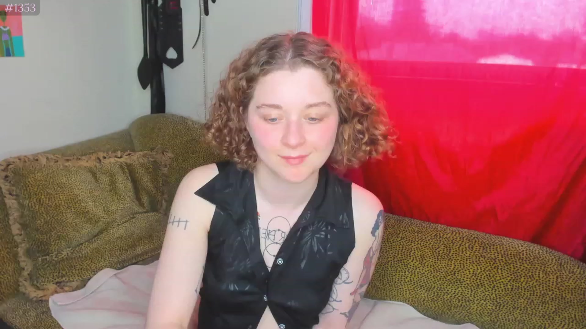 Gallery image thumbnail from PeachyQueen_'s myfreecams stream on, 04/25/2023, 20:04 image 6 of 20