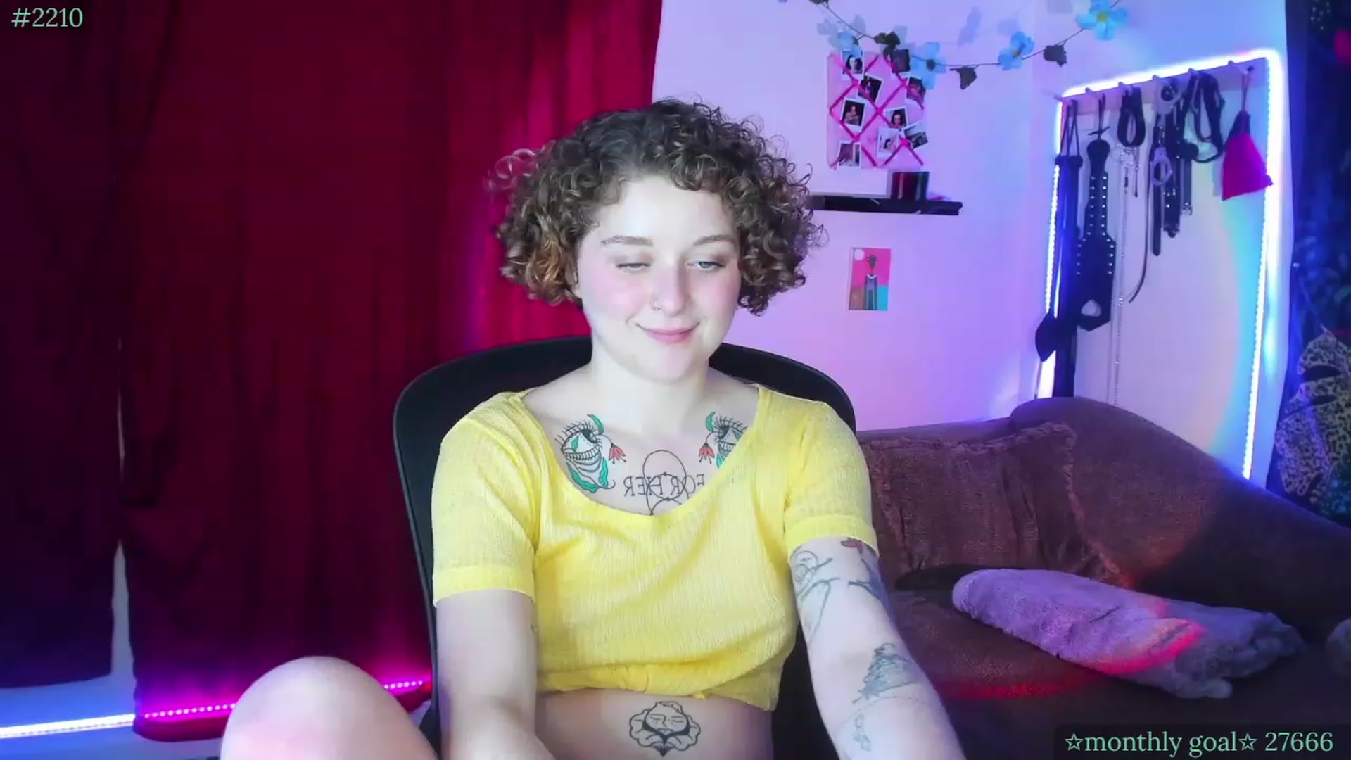Gallery image thumbnail from PeachyQueen_'s myfreecams stream on, 08/25/2023, 22:04 image 17 of 20