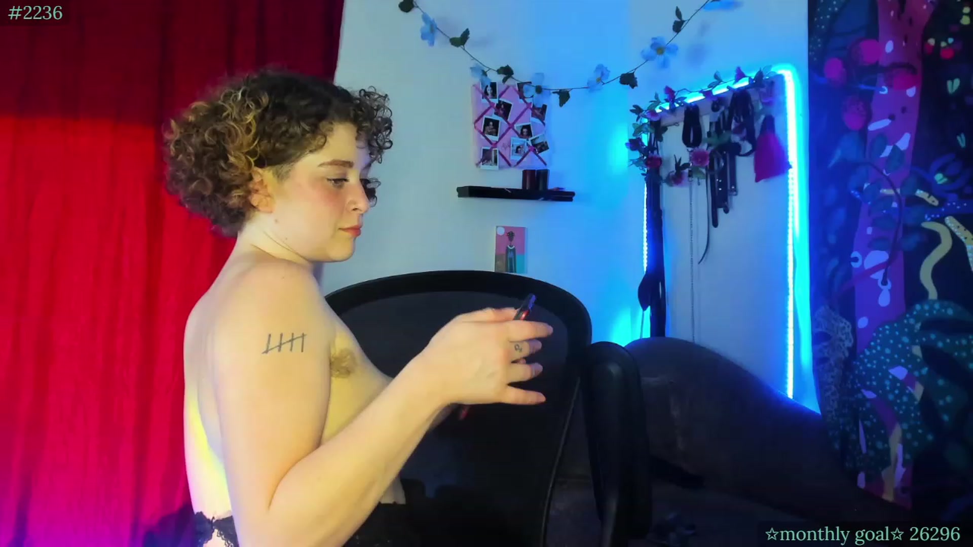 Gallery image thumbnail from PeachyQueen_'s myfreecams stream on, 08/28/2023, 07:11 image 18 of 20