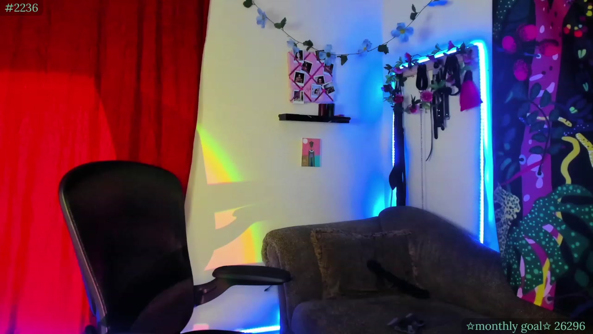 Gallery image thumbnail from PeachyQueen_'s myfreecams stream on, 08/28/2023, 07:11 image 17 of 20