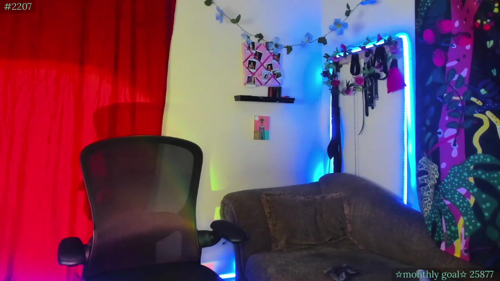Gallery image thumbnail from PeachyQueen_'s myfreecams stream on, 08/28/2023, 08:12 image 12 of 20