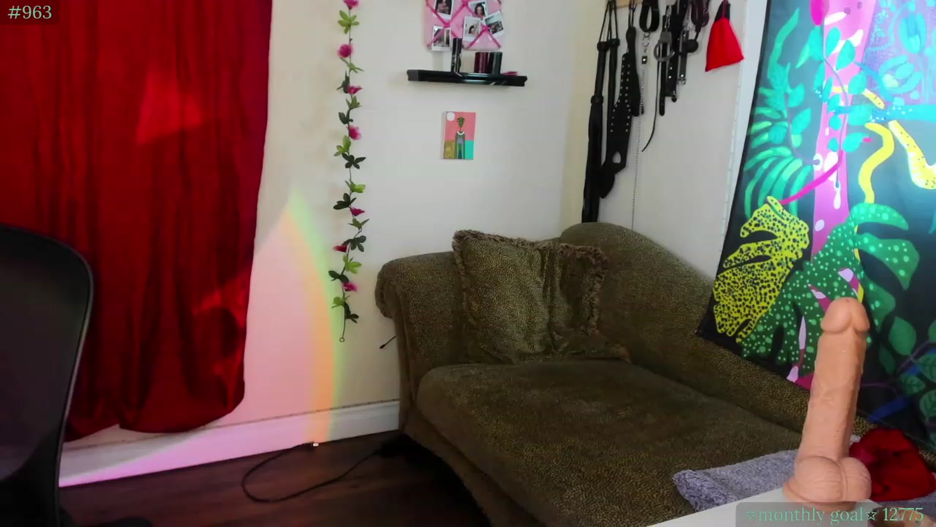 Gallery image thumbnail from PeachyQueen_'s myfreecams stream on, 09/16/2023, 01:39 image 17 of 20